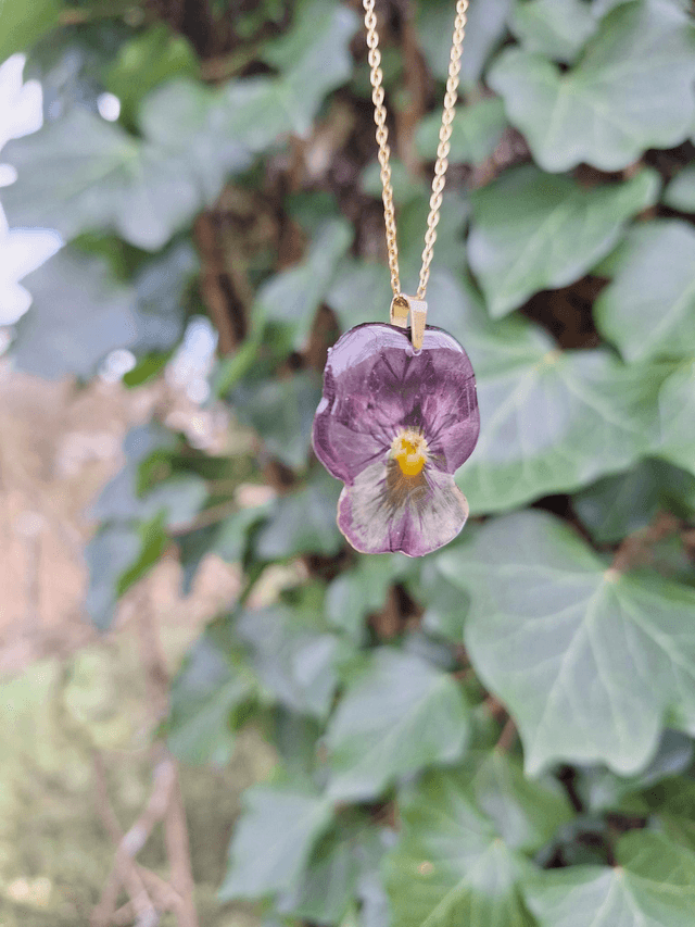 Collier petite Pensée • Viola cornuta • doré 