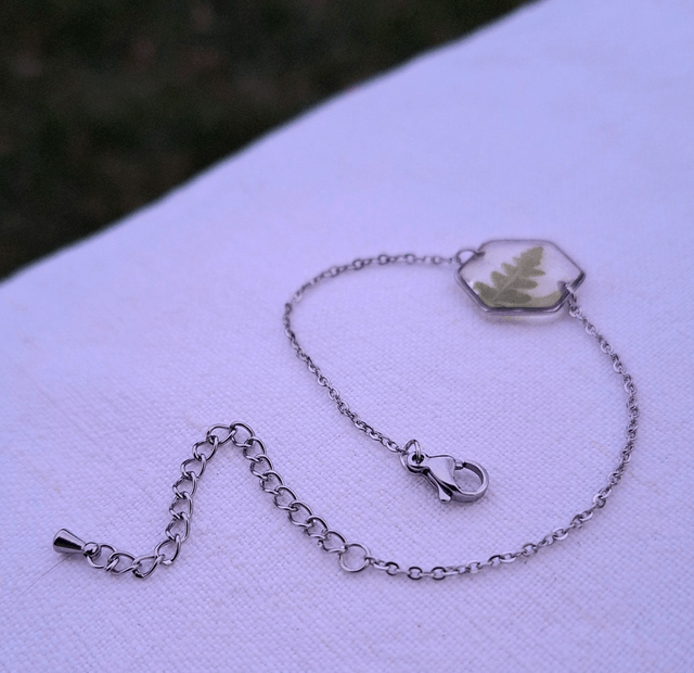 Bracelet argenté · hexagonal Fougère 