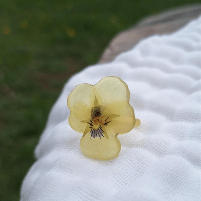 Bague petite Pensée • Viola cornuta • doré 