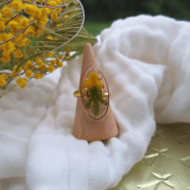 Bague dorée · Hermine bretonne en Fleurs de Mimosa