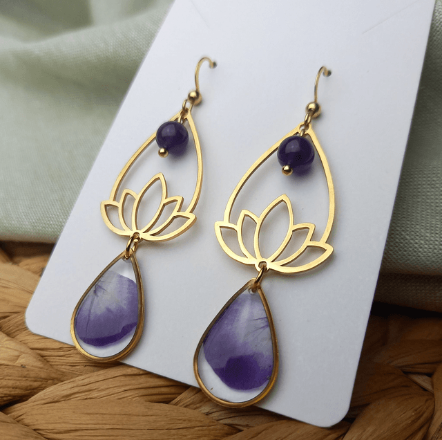 Boucles d'oreilles ∙ doré Lotus goutte de Viola cornuta et perle d'Améthyste