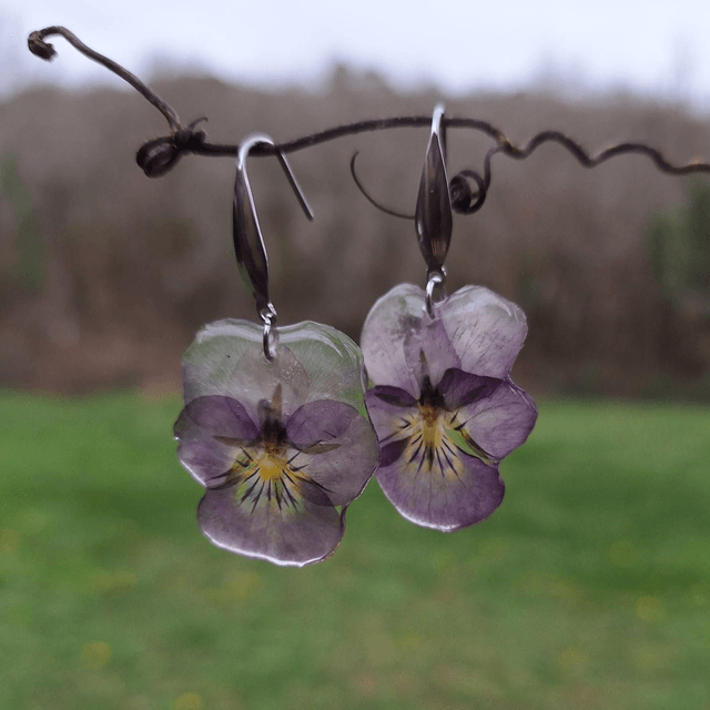 Boucles d'oreilles petites Pensées · Viola cornuta · argenté
