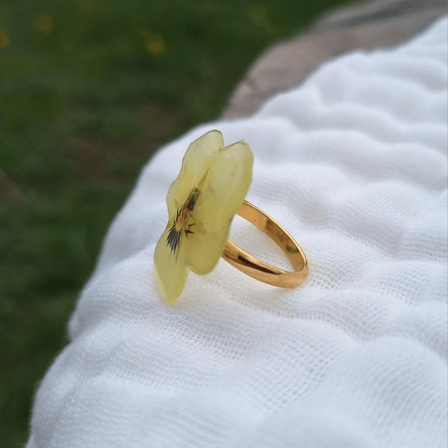 Bague petite Pensée • Viola cornuta • doré 