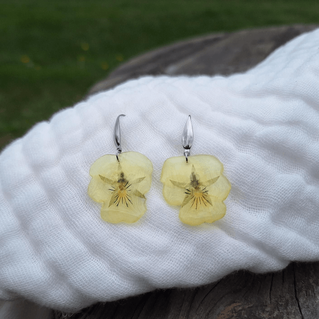 Boucles d'oreilles petites Pensées · Viola cornuta · argenté