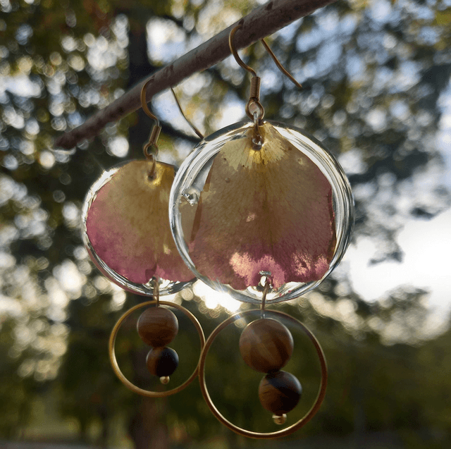 Boucles d'oreilles ∙ doré Fleurs séchées et perles de Jaspe et Oeil de tigre