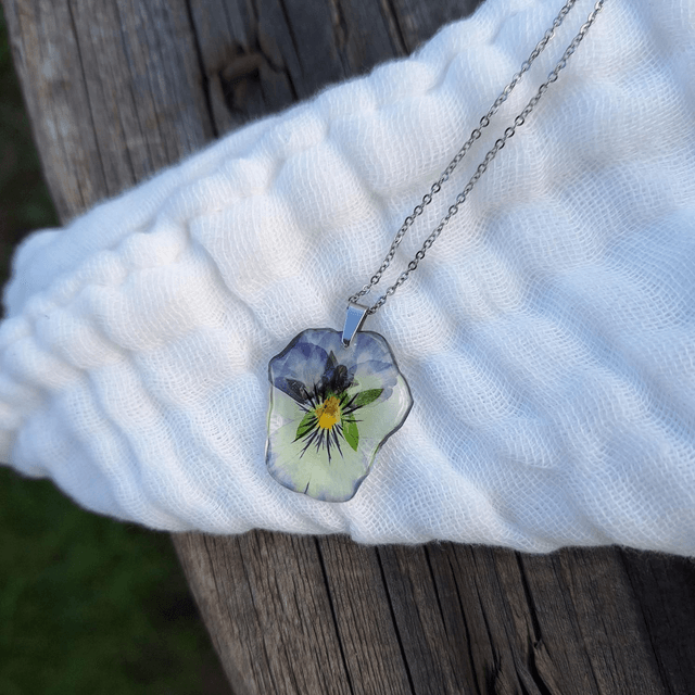 Collier petite Pensée • Viola cornuta • argenté