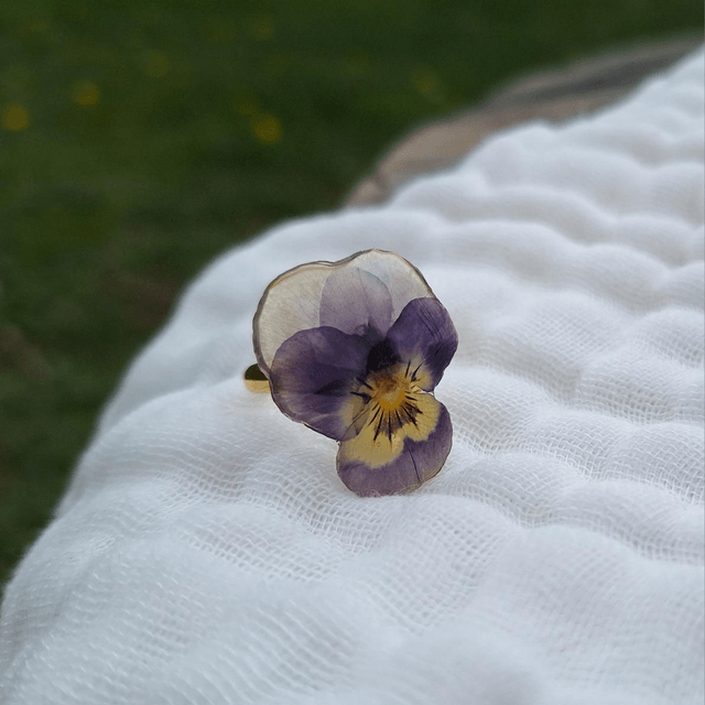 Bague petite Pensée • Viola cornuta • doré 