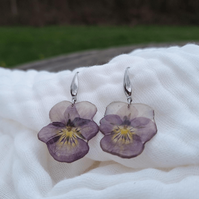Boucles d'oreilles petites Pensées · Viola cornuta · argenté