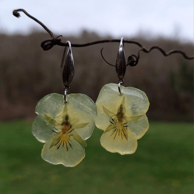 Boucles d'oreilles petites Pensées · Viola cornuta · argenté