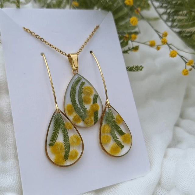 Collier doré · Fleurs de Mimosa 