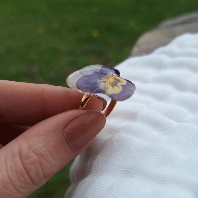 Bague petite Pensée • Viola cornuta • doré 