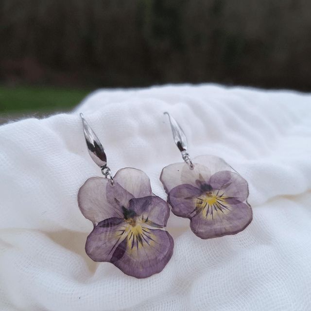Boucles d'oreilles petites Pensées · Viola cornuta · argenté