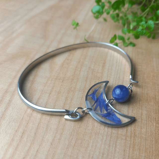 Bracelet argenté · Jonc · Fleurs séchées et pierre naturelle