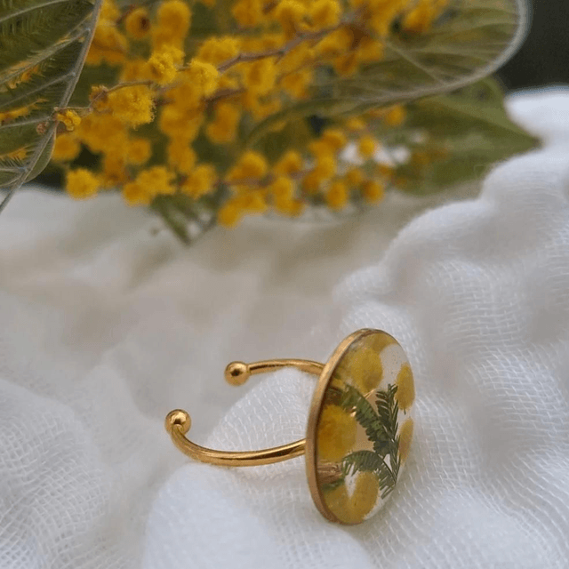 Bague dorée ◦ Fleurs de Mimosa