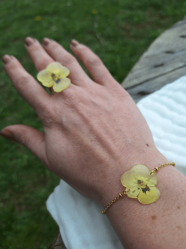 Bague petite Pensée • Viola cornuta • doré 