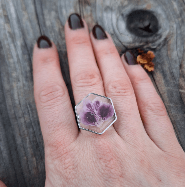 Bague argentée hexagonale ⬡ Pélargonium