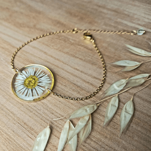 Bracelet doré · Fleurs séchées Pâquerette