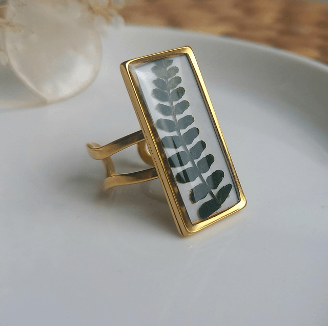 Bague dorée rectangulaire ⁃ Fougère
