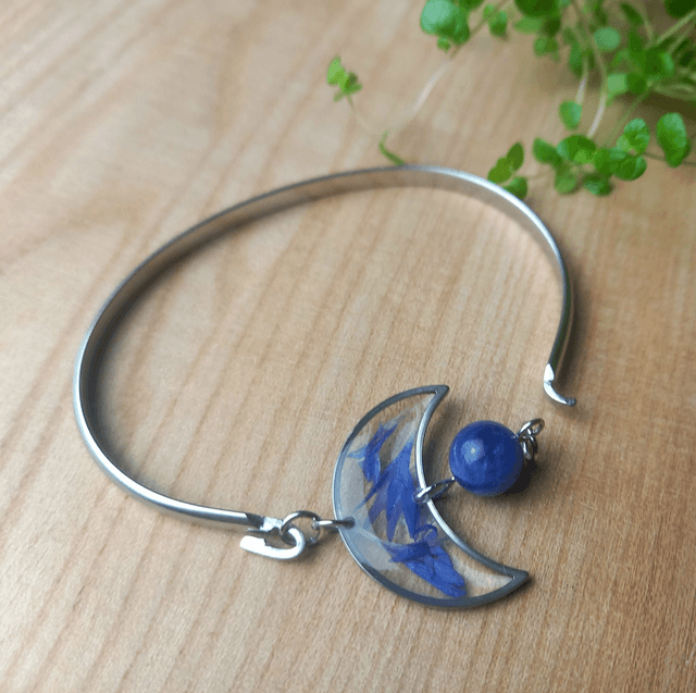 Bracelet argenté · Jonc · Fleurs séchées et pierre naturelle