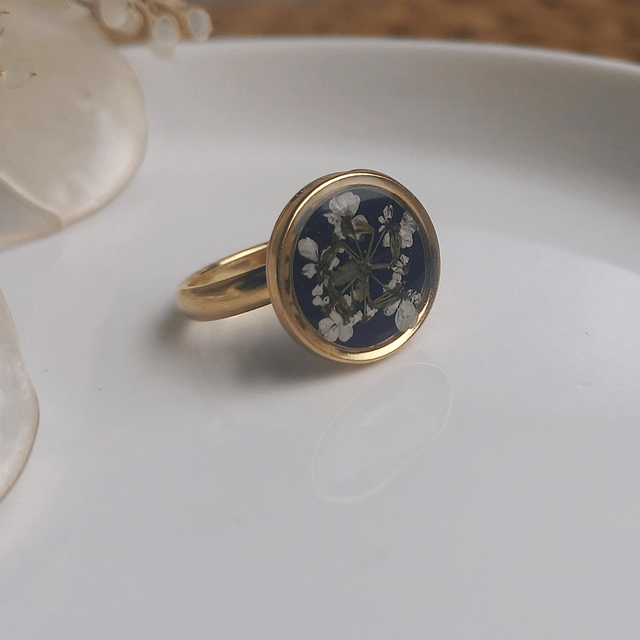 Bague dorée ◦ Fleur champêtre