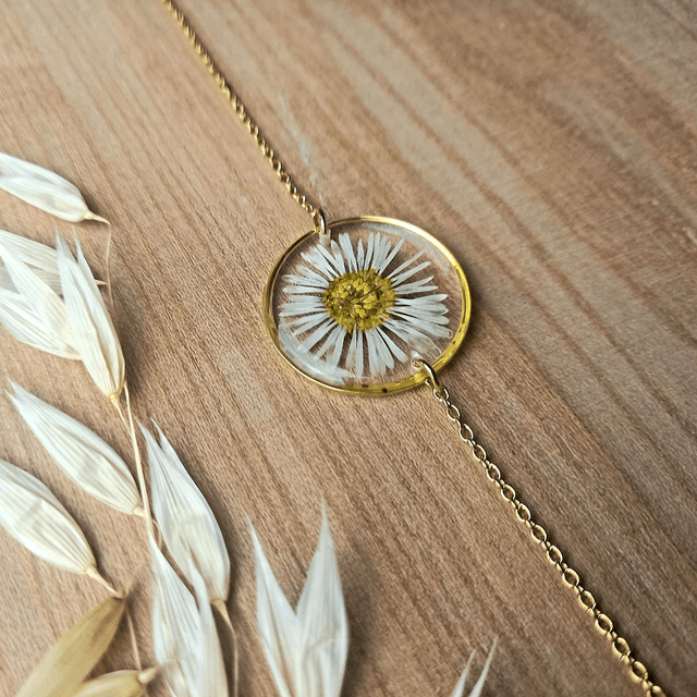 Bracelet doré · Fleurs séchées Pâquerette