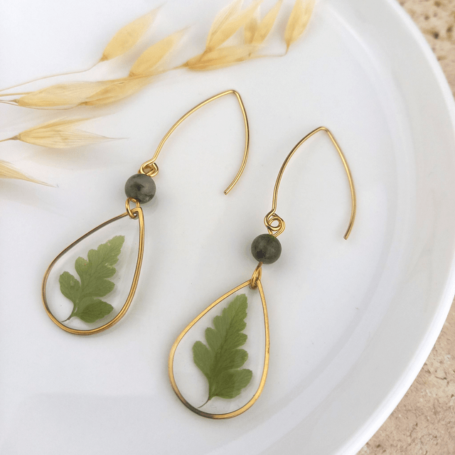 Boucles d'oreilles ∙ doré gouttes de fleurs et pierre naturelle 