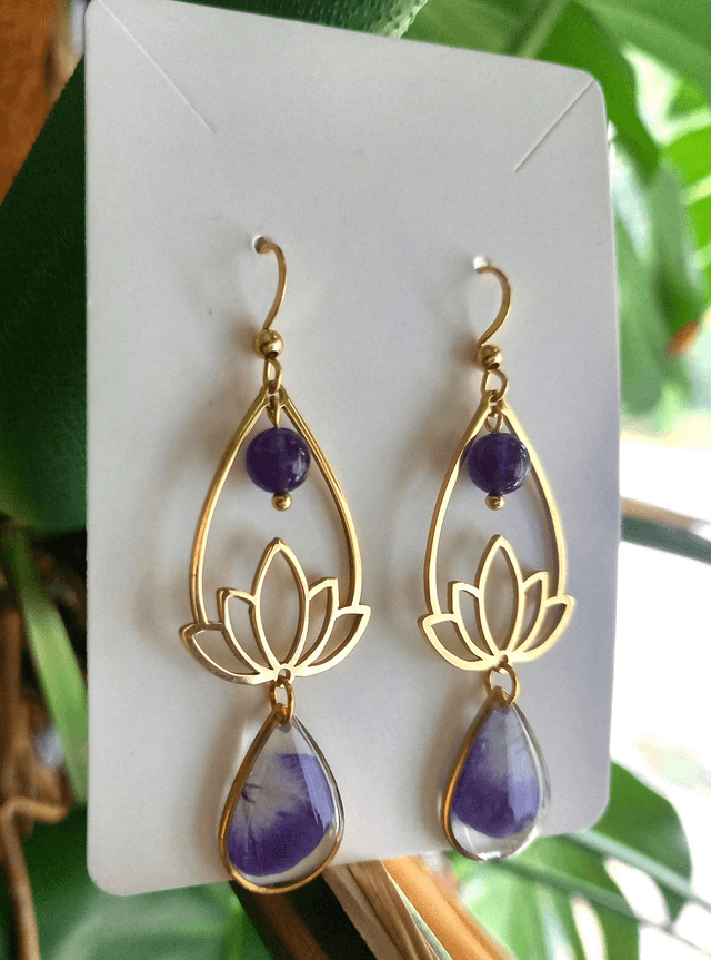 Boucles d&#039;oreilles ∙ doré Lotus goutte de Viola cornuta et perle d&#039;Améthyste