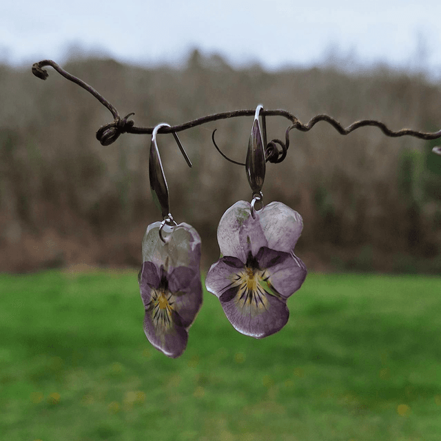 Boucles d&#039;oreilles petites Pensées · Viola cornuta · argenté