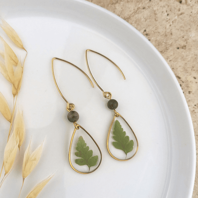 Boucles d&#039;oreilles ∙ doré gouttes de fleurs et pierre naturelle 