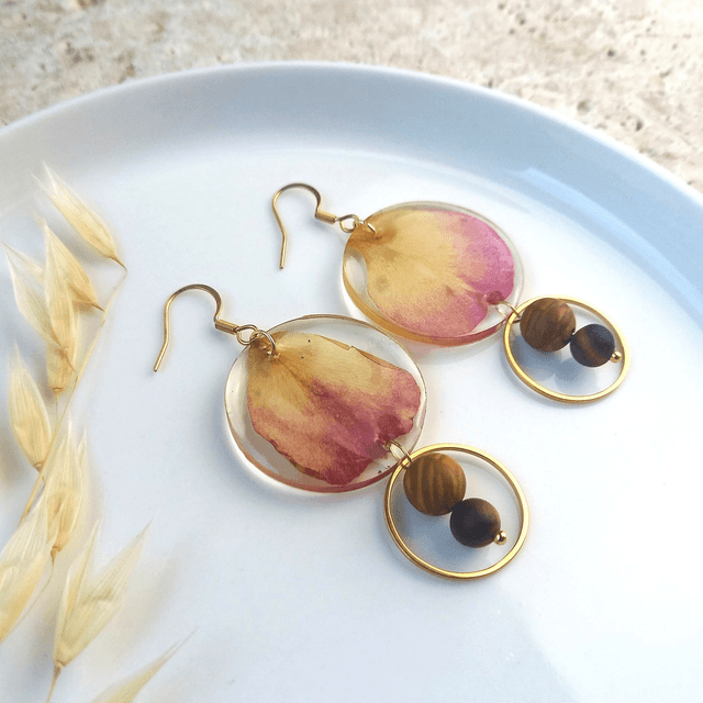 Boucles d&#039;oreilles ∙ doré Fleurs séchées et perles de Jaspe et Oeil de tigre