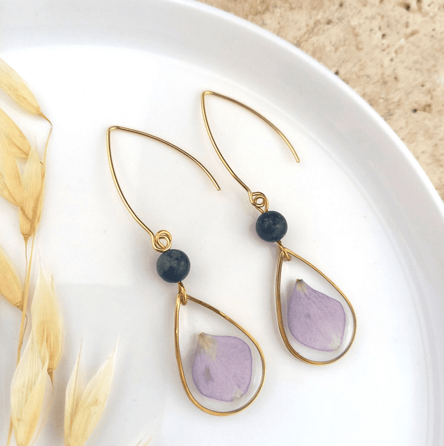 Boucles d&#039;oreilles ∙ doré gouttes de fleurs et pierre naturelle
